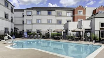 Seasonal outdoor pool, open 10:00 AM to 10:00 PM, pool loungers