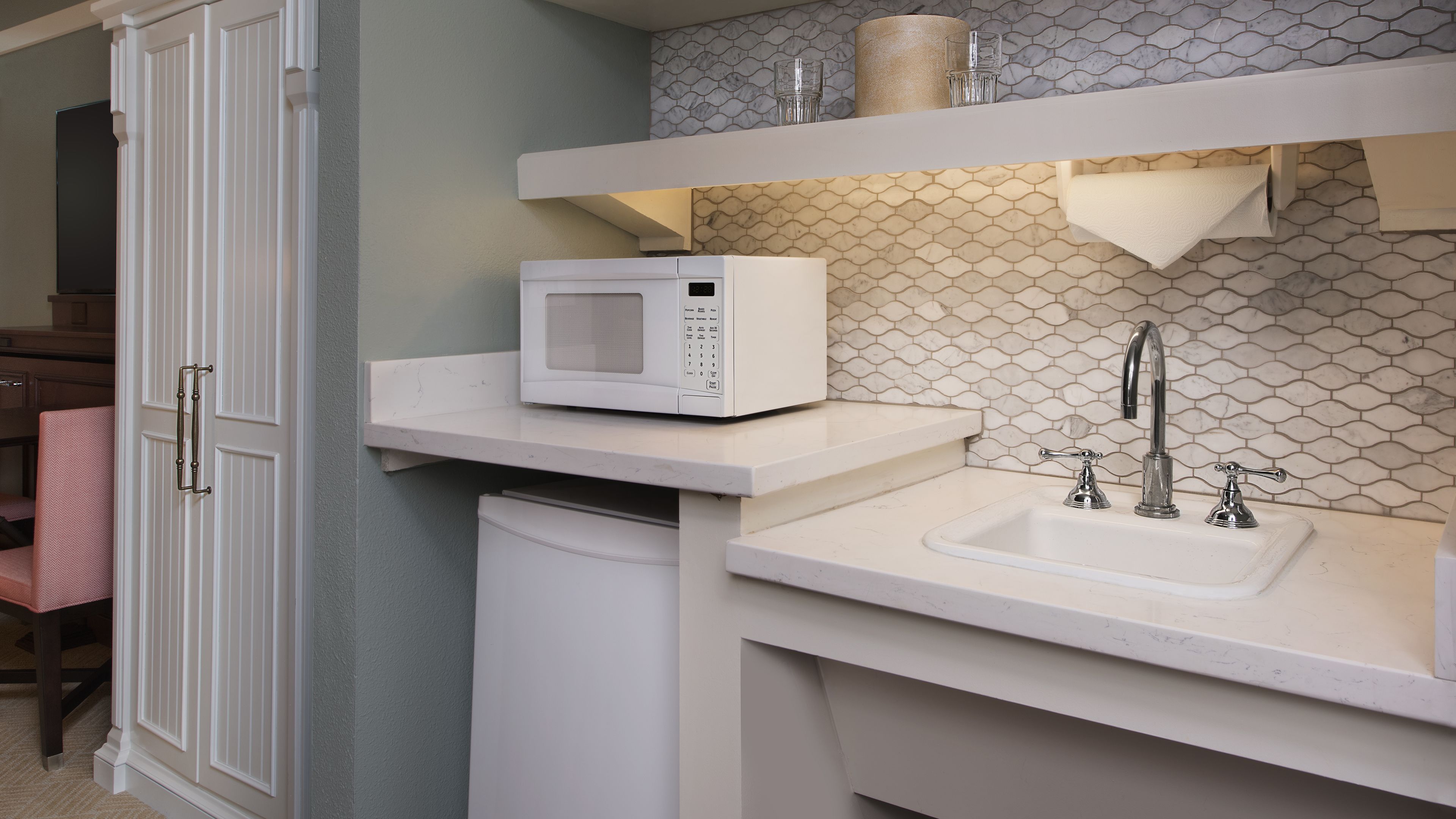 microwave, coffee/tea maker