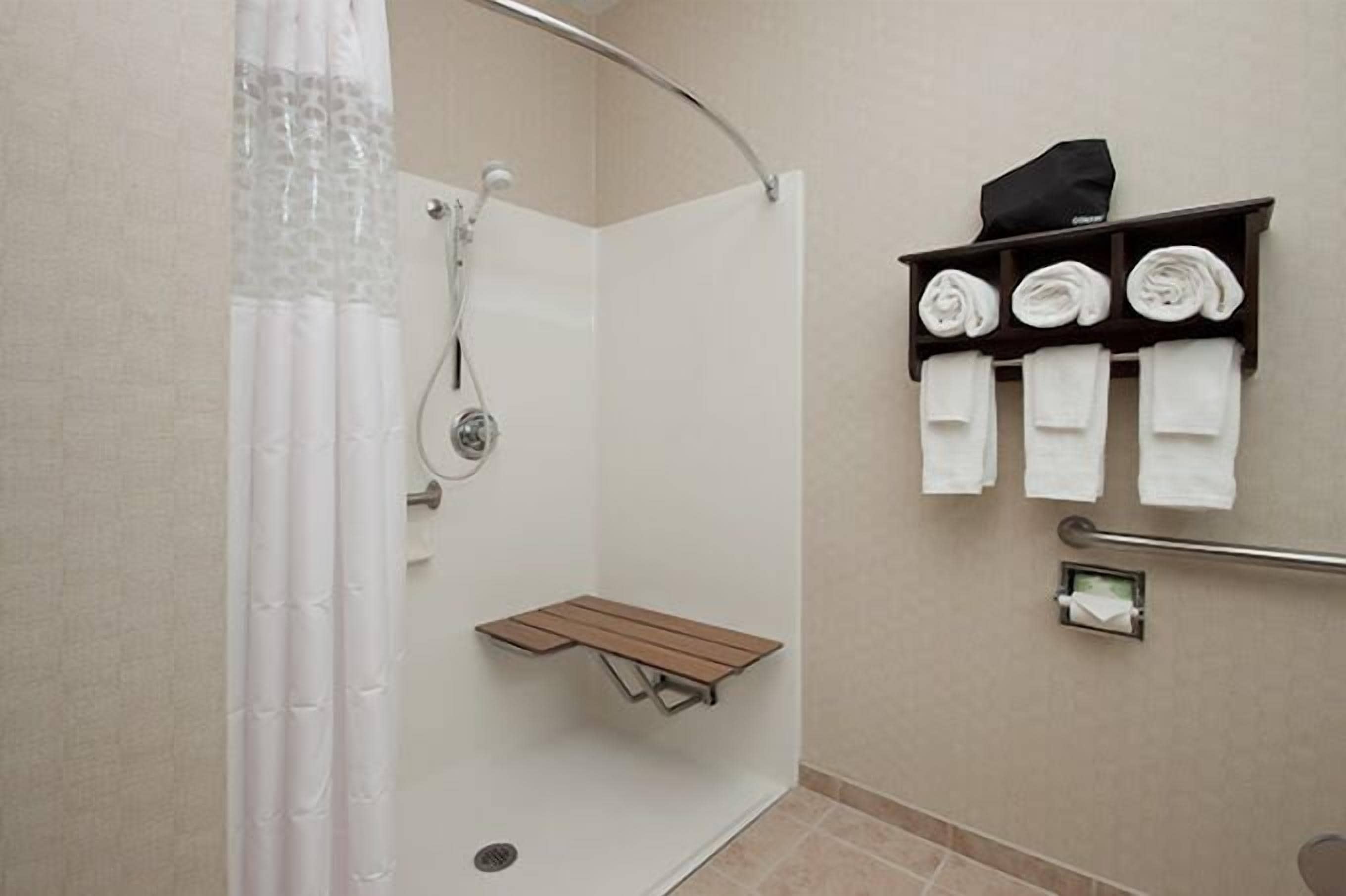 combined shower/bathtub, free toiletries, hair dryer, towels
