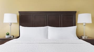 Deluxe kamer, 1 kingsize bed | Luxe beddengoed, donsdekens, een bureau, een laptopwerkplek