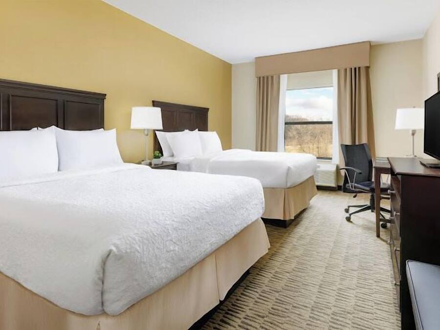 Deluxe Room, 2 Katil Ratu (Queen) | Peralatan tempat tidur premium, gebar bulu kapas, meja