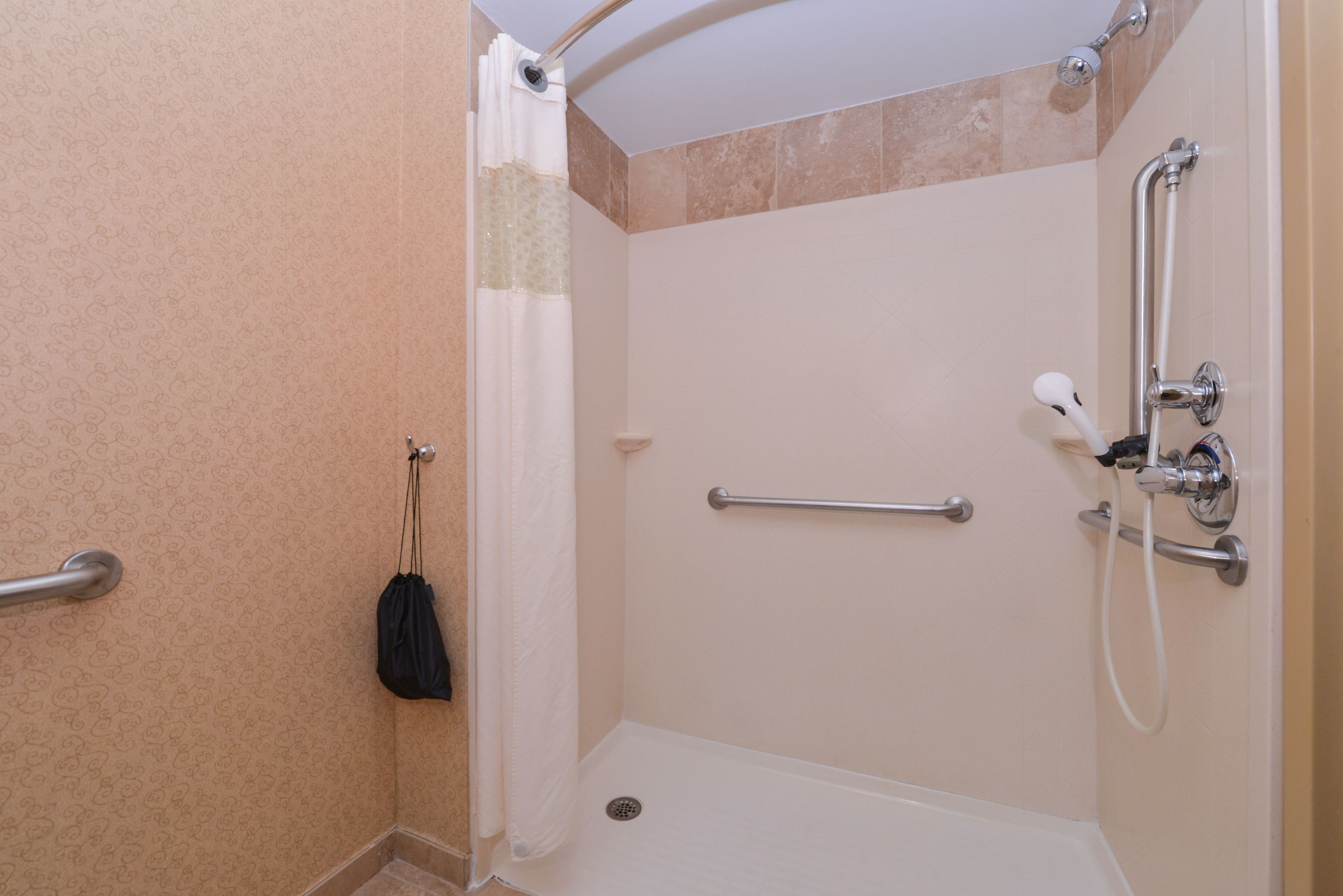 combined shower/bathtub, free toiletries, hair dryer, towels
