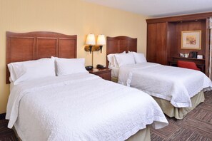 Down comforters, desk, laptop workspace, blackout drapes - Hampton Inn Elkhart IN (Elkhart)