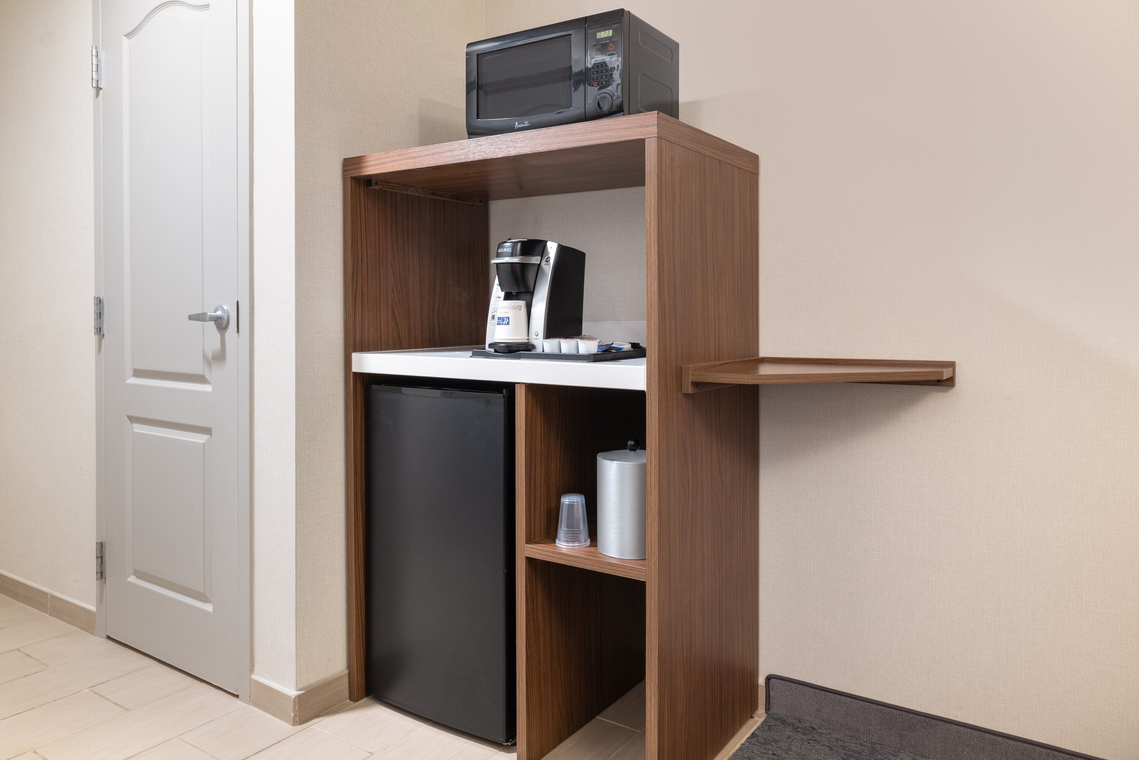 standard room, 1 queen bed | room amenity