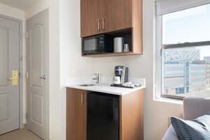 套房, 1 张单人床 (Additional Living Area) | 羽绒被、客房内保险箱、办公桌、笔记本电脑工作区