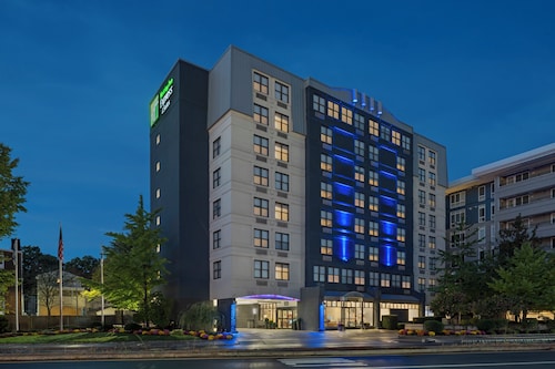 Holiday Inn Express & Suites Boston - Cambridge by IHG