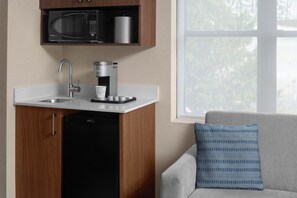 Suite, 1 Twin Bed (Additional Living Area) | Down comforters, in-room safe, desk, laptop workspace