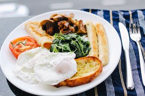 Petit déjeuner préparé sur commande servi tous les jours en supplément