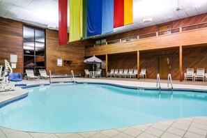 Indoor pool - Days Inn & Suites by Wyndham Wausau (Wausau)