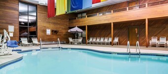 Days Inn & Suites by Wyndham Wausau