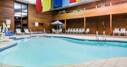 Days Inn & Suites by Wyndham Wausau
