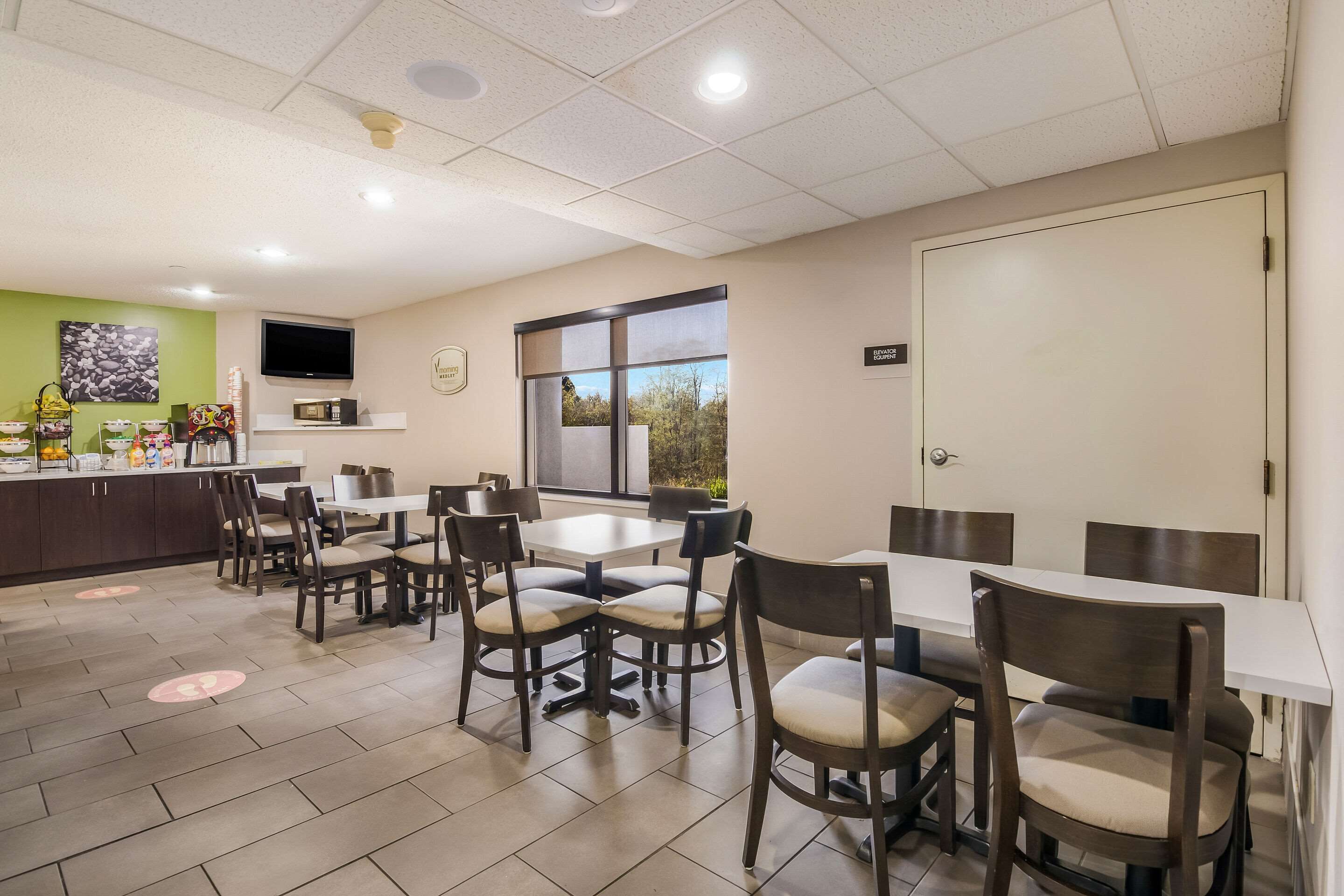 Café da manhã com buffet grátis todos os dias