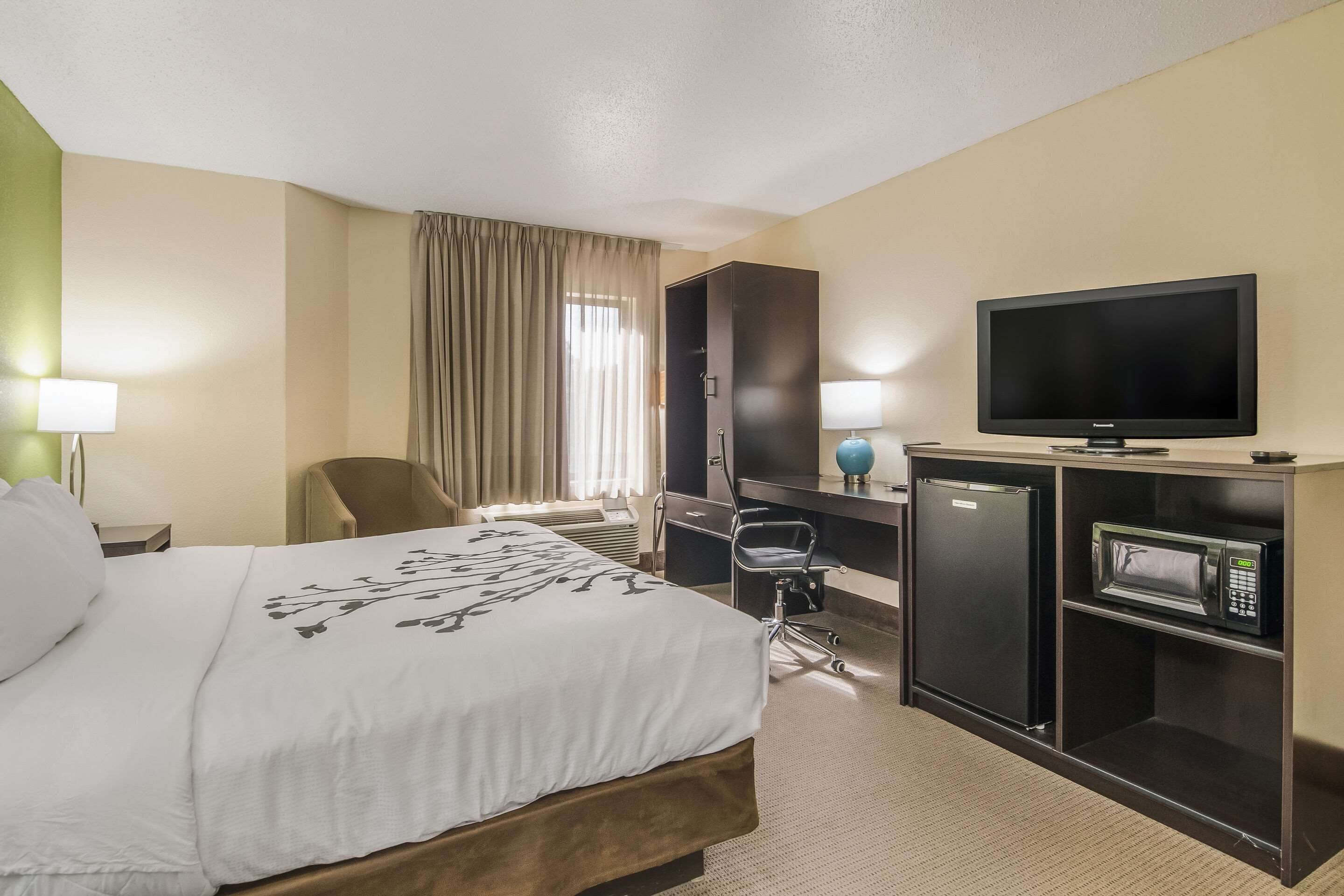 1 king bed | iron/ironing board, free cots/infant beds, wifi, bed sheets