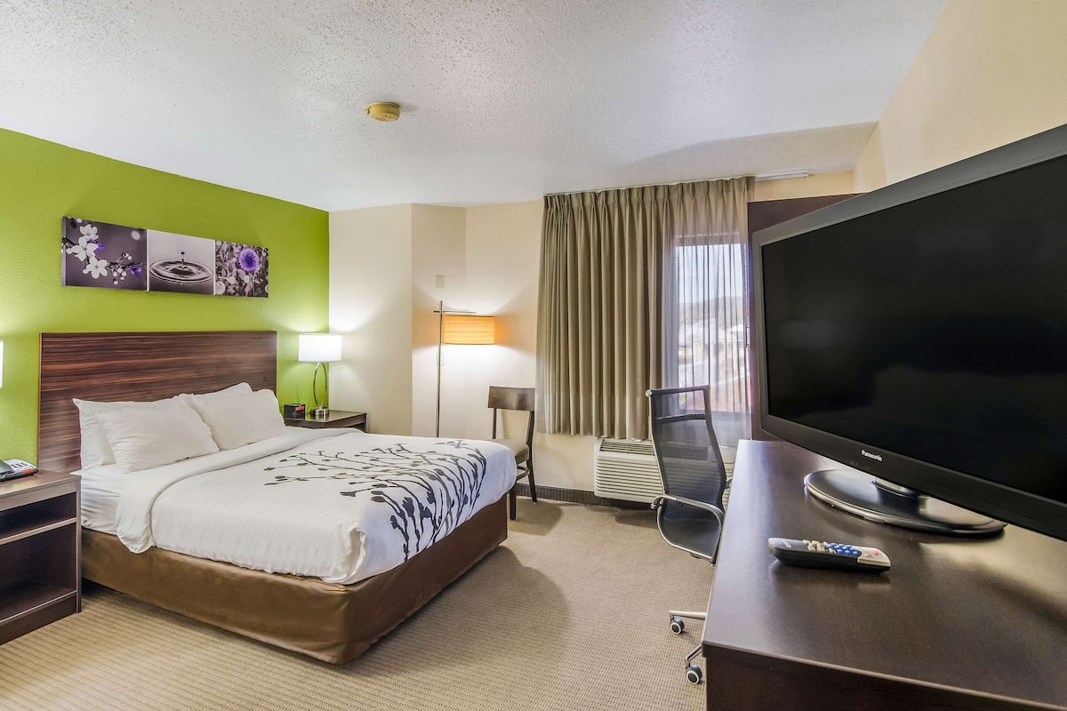 iron/ironing board, free cots/infant beds, wifi, bed sheets