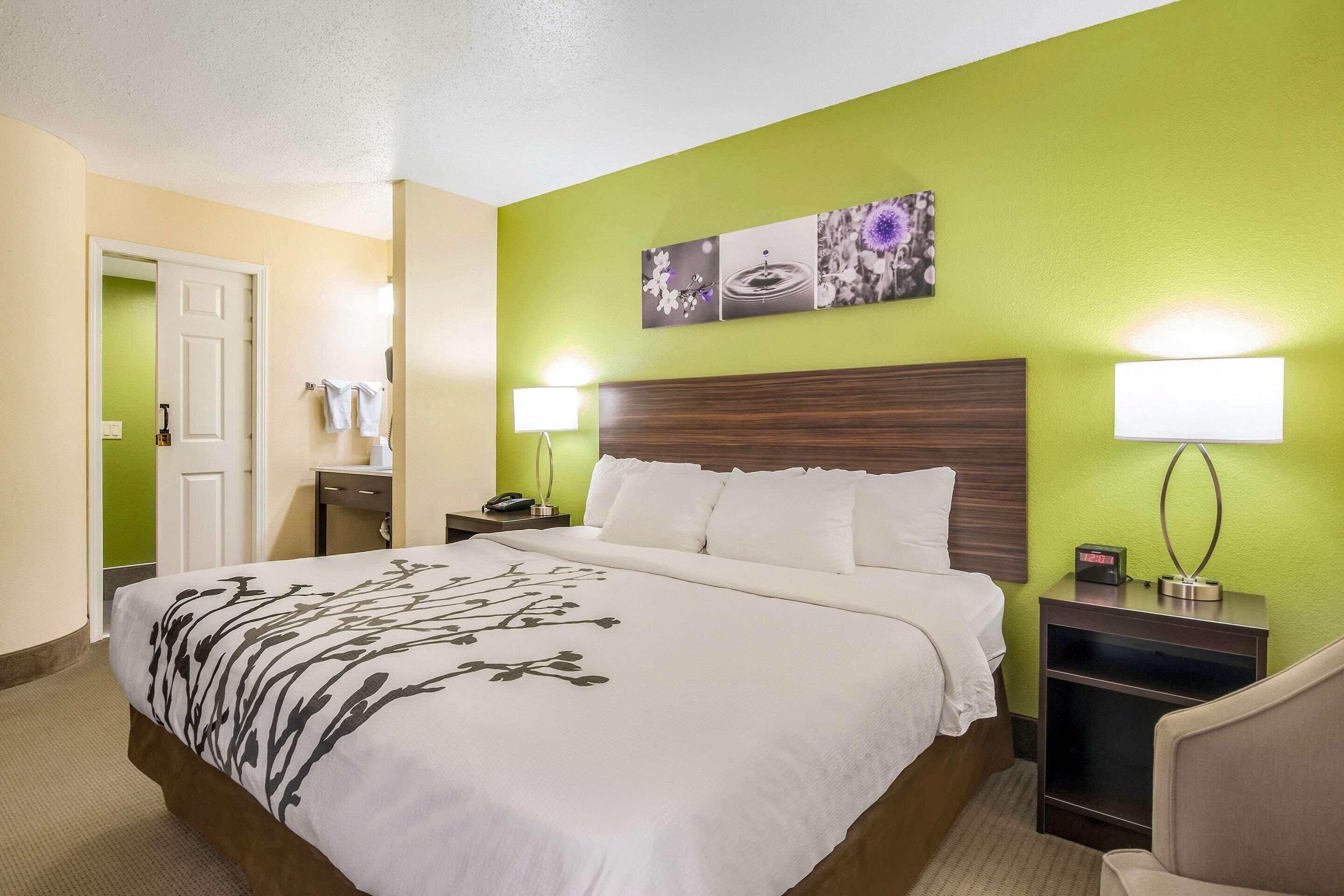 Iron/ironing board, free cots/infant beds, WiFi, bed sheets