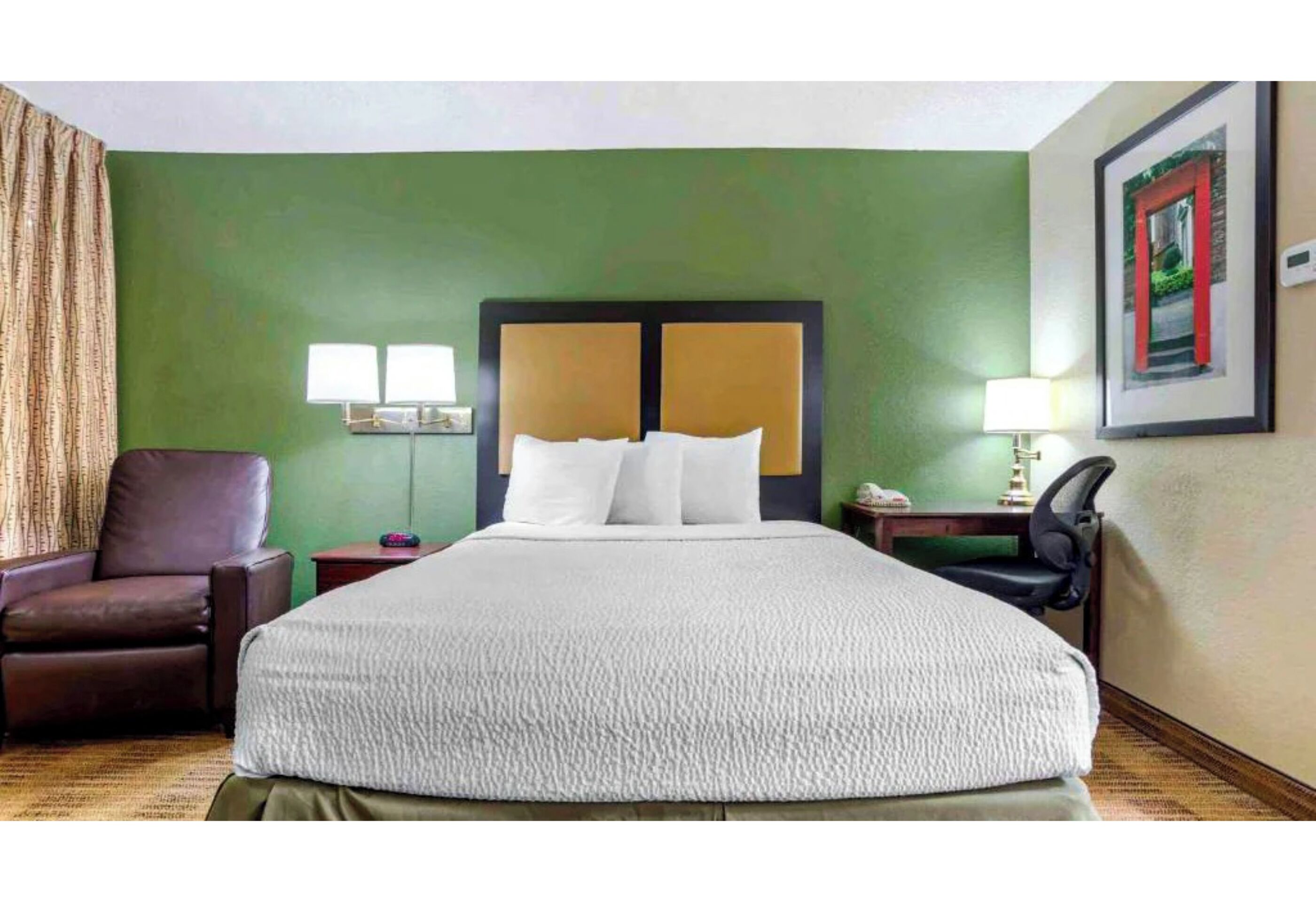 Desk, iron/ironing board, free WiFi, bed sheets