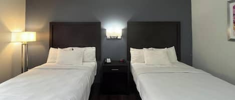 Room, Accessible Bathtub, Kitchen (2 Full Beds, Mobil, Non-smoking) | Desk, iron/ironing board, free WiFi, bed sheets