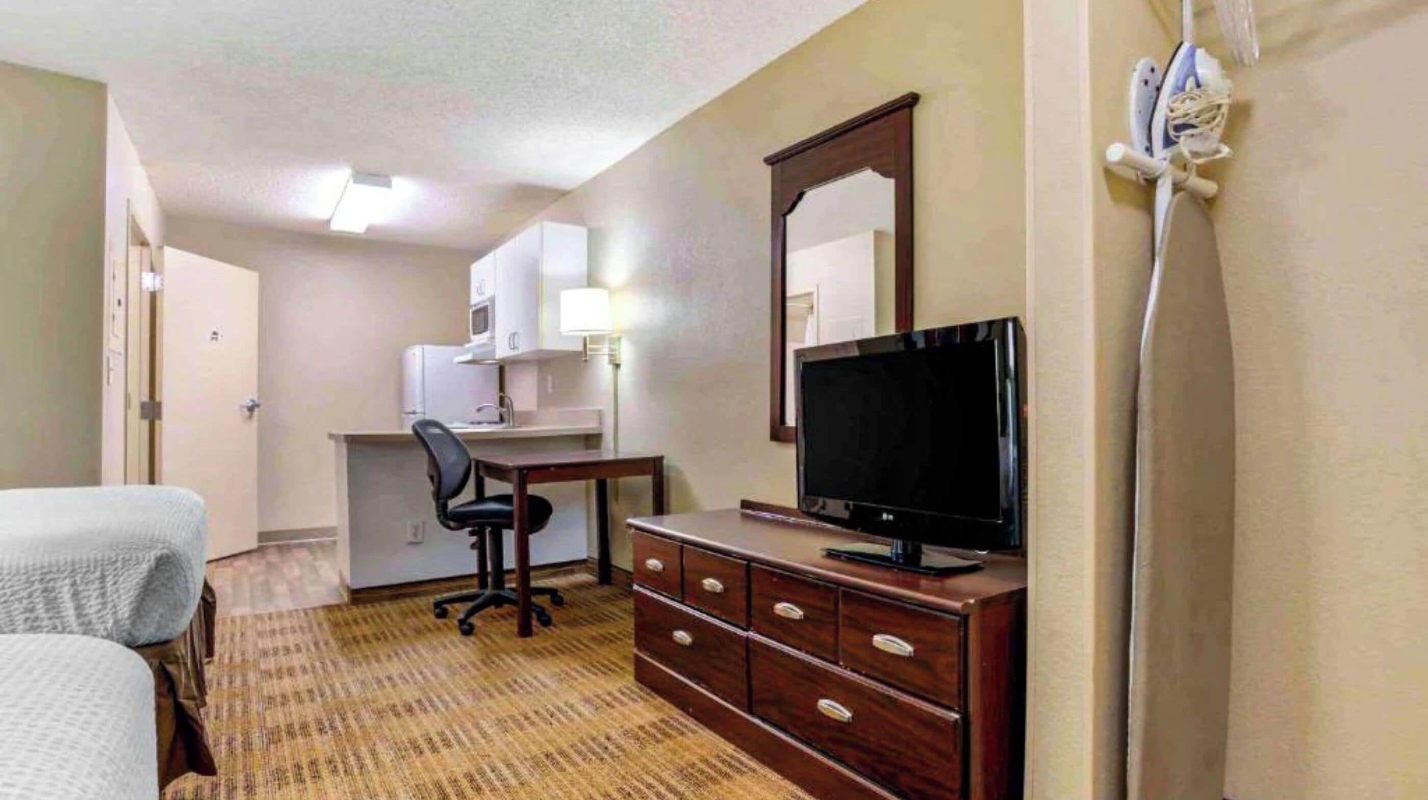 Desk, iron/ironing board, WiFi (free), bed sheets