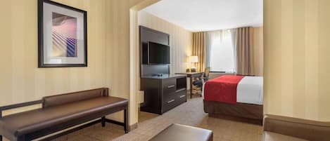 Suite, 1 cama King size y sofá cama, con acceso para personas discapacitadas (Roll-In Shower) | 1 habitación, ropa de cama de alta calidad y camas con pillow-top