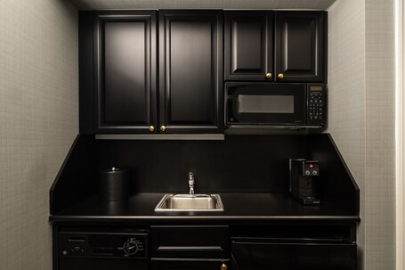 The Manhattan Club - Image 49