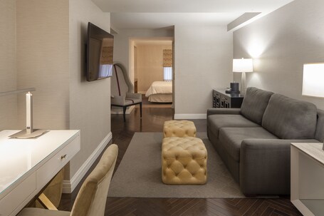The Manhattan Club - Image 34
