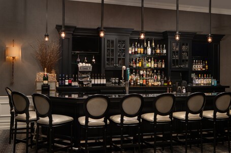 The Manhattan Club - Image 9