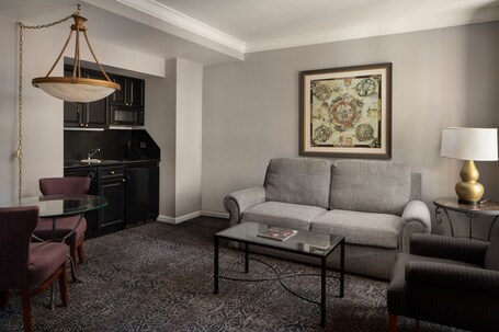 The Manhattan Club - Image 74