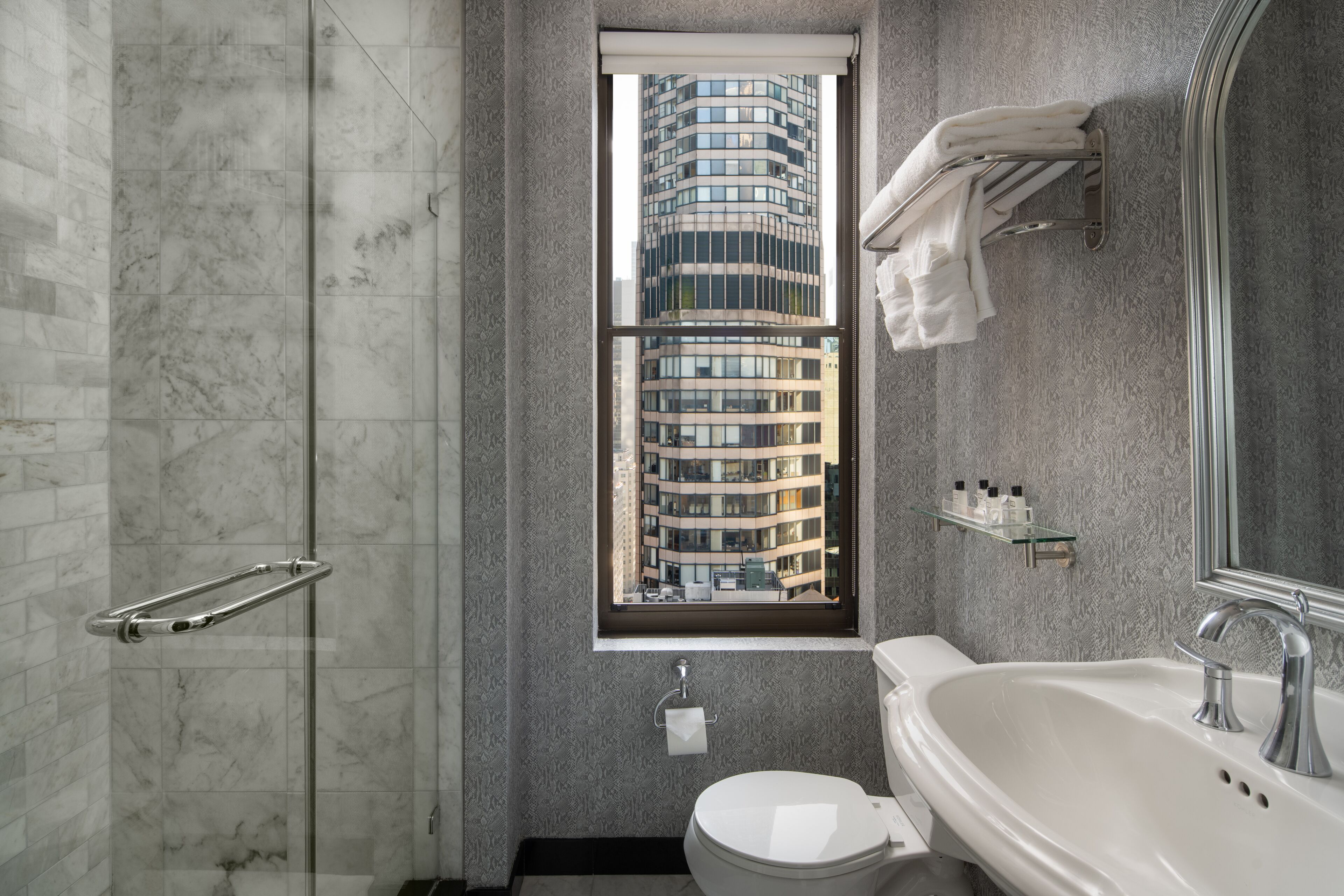 One Bedroom Suite  | Bathroom | Free toiletries, hair dryer, bathrobes, towels