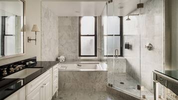 Penthouse Suite | Bathroom | Free toiletries, hair dryer, bathrobes, towels