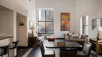 Broadway Skyline Suite | Living area | 32-inch TV with cable channels