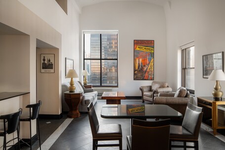 The Manhattan Club - Image 28