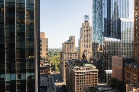 The Manhattan Club - Image 45