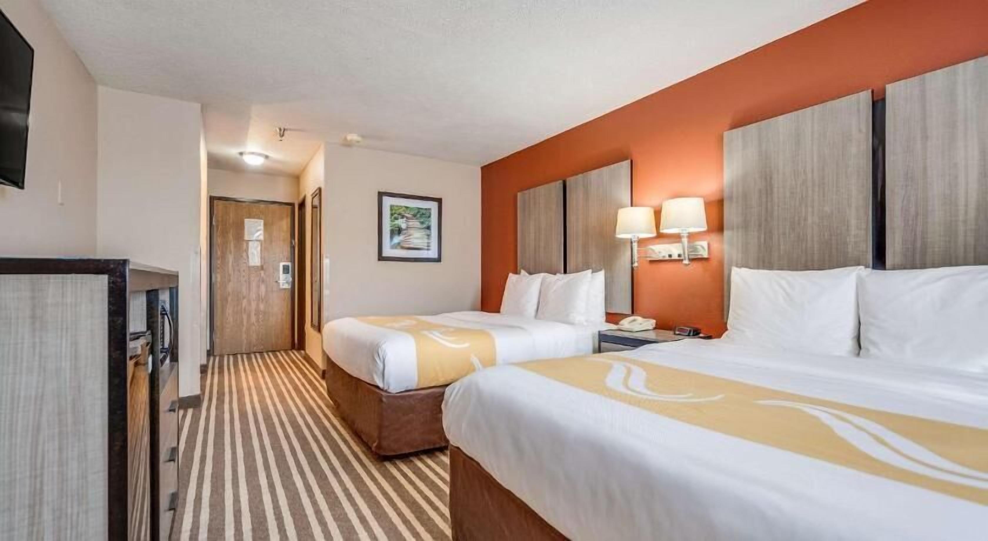 Desk, iron/ironing board, rollaway beds, free WiFi