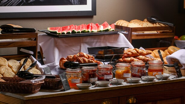 Buffet déjeuner servi tous les jours en supplément