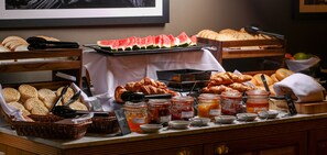 Daily buffet breakfast for a fee