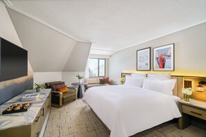 Hypo-allergenic bedding, in-room safe, desk, laptop workspace