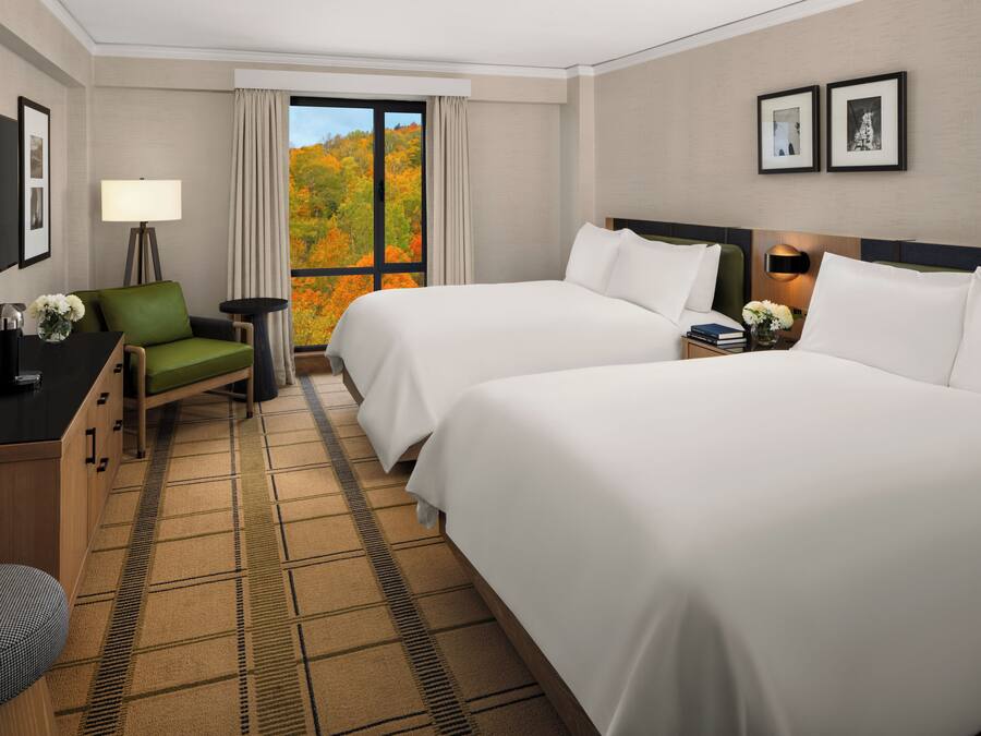 Hypo-allergenic bedding, in-room safe, desk, laptop workspace