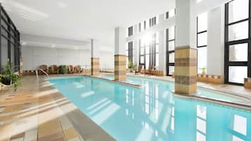Innenpool, 2 Außenpools, Liegestühle, Rettungsschwimmer vor Ort