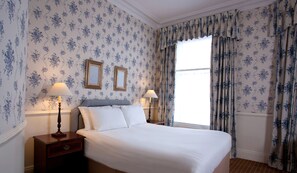 Apartment, 3 Bedrooms | Individually decorated, individually furnished, desk, blackout drapes