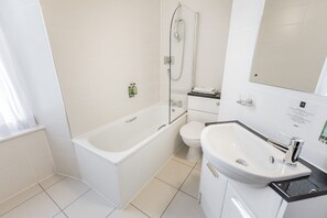 อพาร์ทเมนท์, 3 ห้องนอน | ห้องน้ำ | ของใช้ในห้องน้ำฟรี, ไดร์เป่าผม, ผ้าเช็ดตัว, สบู่