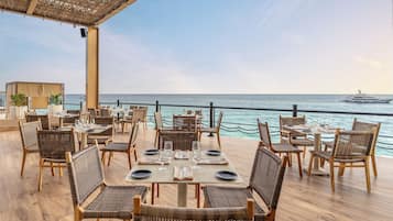 6 restaurants, breakfast, lunch, dinner served; Italian cuisine