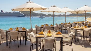 6 restaurants, breakfast, lunch, dinner served; Italian cuisine