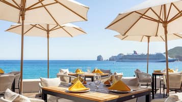 6 restaurants, breakfast, lunch, dinner served; Italian cuisine