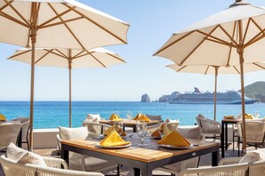 6 restaurantes; se sirve desayuno, almuerzo y cena; cocina italiana