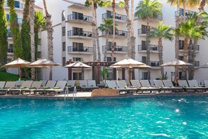 3 outdoor pools, cabanas (surcharge), pool umbrellas