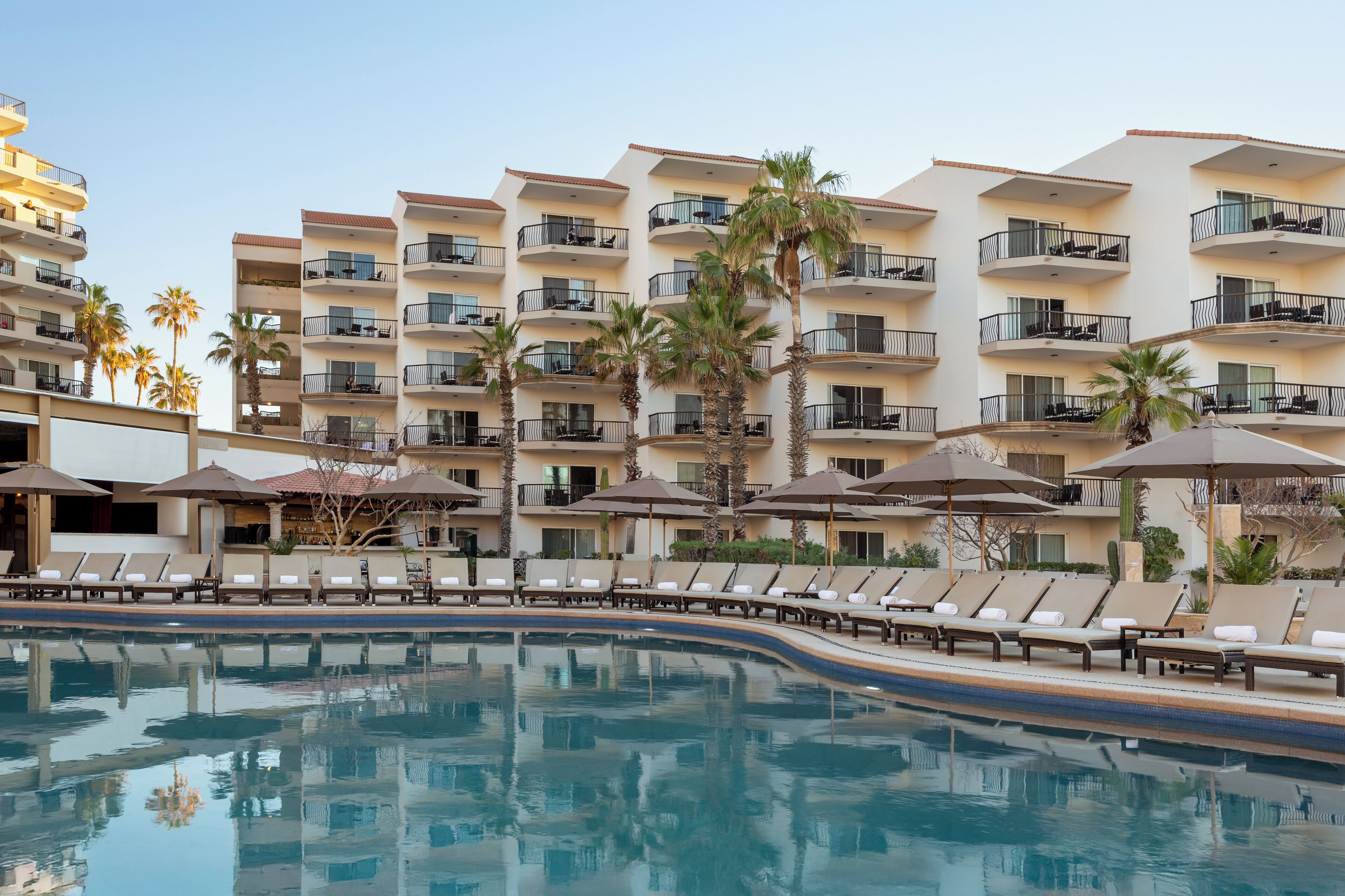 3 室外游泳池，收费帐篷屋，池畔遮阳伞