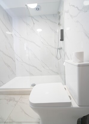 Hair dryer, towels - Rushmore Hotel (London)