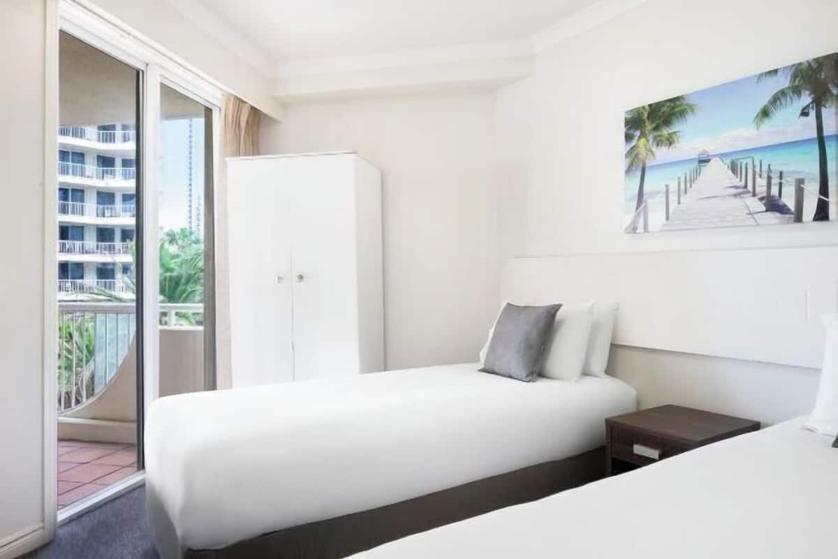 3 bedrooms, in-room safe, iron/ironing board, cribs/infant beds