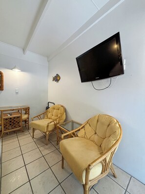 Standard Studio | Iron/ironing board, bed sheets, alarm clocks
