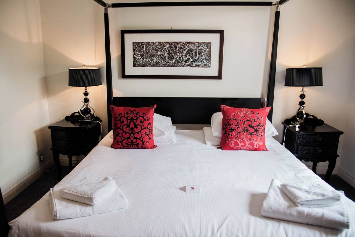 Superior Double Room with 1 Double Bed | Iron/ironing board, WiFi (free), alarm clocks